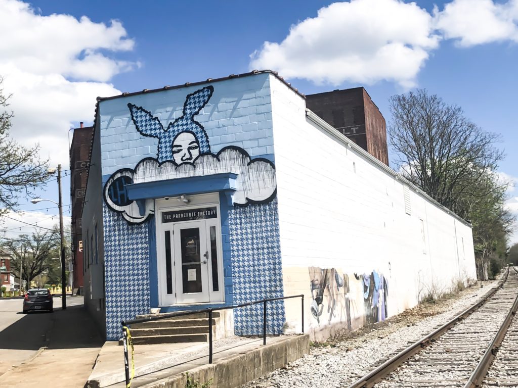 Lexington, Kentucky is home to many beautiful pieces of creative and interesting street art. There are many murals downtown, but there are also many others located throughout the city. You just have to know where to look! The murals are not only created by talented artists (some are even world renowned), but some are created by anonymous painters. #sharethelex #lexingtonky #kentucky #art #streetart #mural #legalgraffiti #colorful #visitlex #travelky