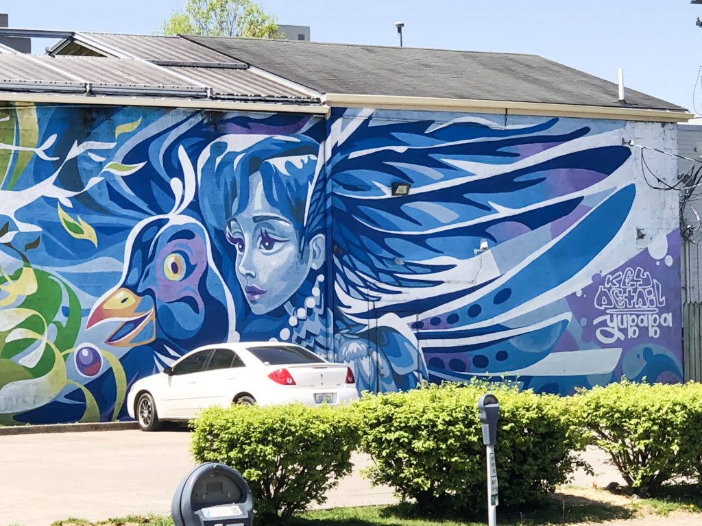 I've been having fun sharing all of the murals and street art that we have throughout Lexington. I think it's something that makes our city beautiful, interesting, and unique. If you look closely, you can find street art or murals just about everywhere you look! #sharethelex #lexingtonky #kentucky #visitlex #travelky #mural #art #streetart #graffiti #legalgraffiti