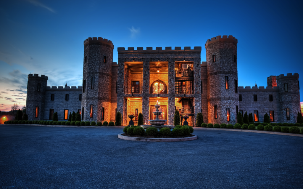 Over the past couple of decades it has underwent several changes, including name changes. It's been known as the Versailles Castle, the Martin Castle, Castle Post, and currently has rebranded and is known as The Kentucky Castle. Inside of The Kentucky Castle is Castle Farms Restaurant which is a farm-to-table restaurant that sources its local ingredients. #castle #farmtotable #travel #food #kentucky